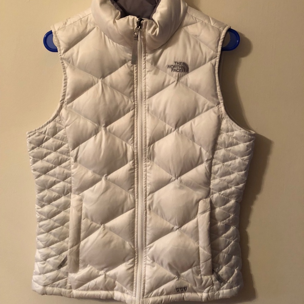 The North Face White Puffer Vest Juniors ❄️